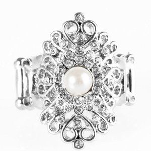 PAPARAZZI | "QUEEN STATUS" WHITE RING